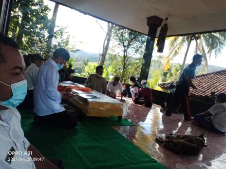  Pembinaan Administrasi  Kelompok Tani Ternak Bhuwana Sari Banjar Asah Badung Desa Sepang Kelod